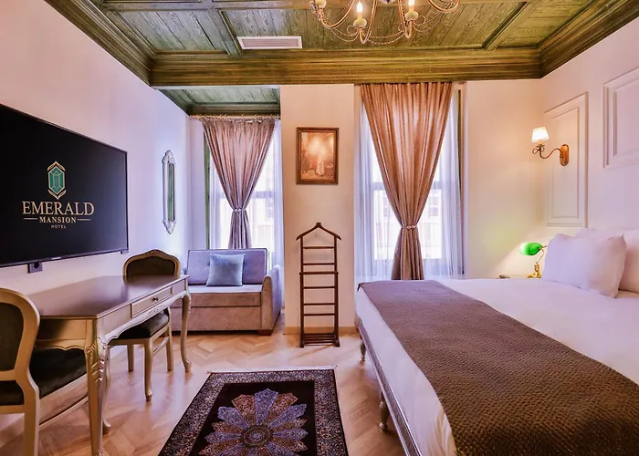 Emerald Mansion מלון