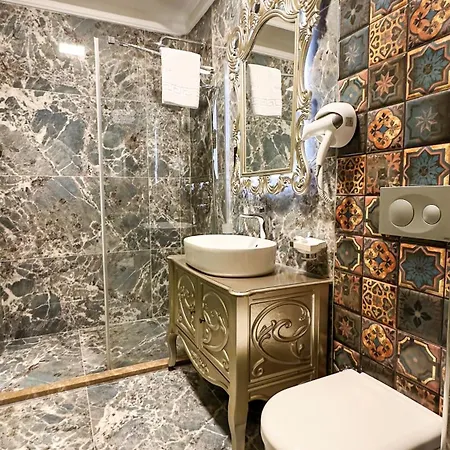 Emerald Mansion Hotel