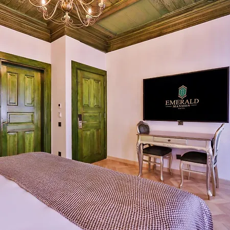 Emerald Mansion Hotel *