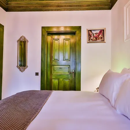 Emerald Mansion Hotel *