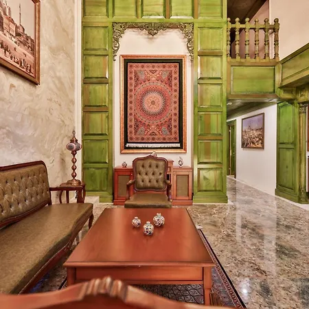 Hotel Emerald Mansion