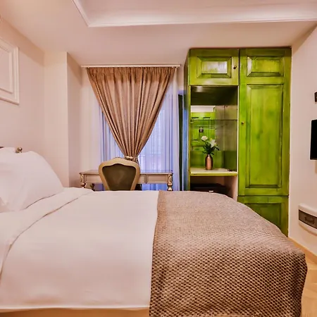 Emerald Mansion Hotel *