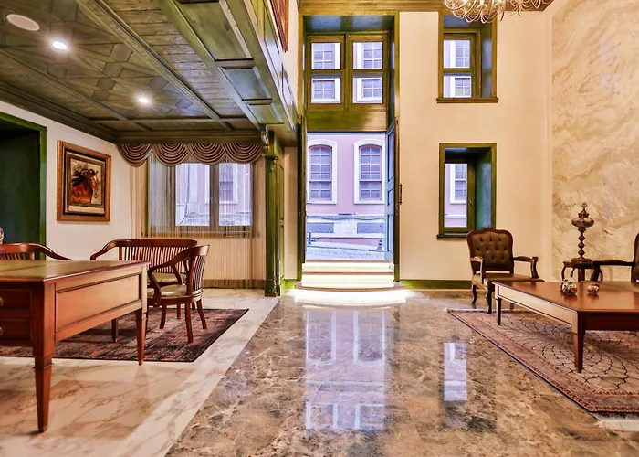 Hotel Emerald Mansion