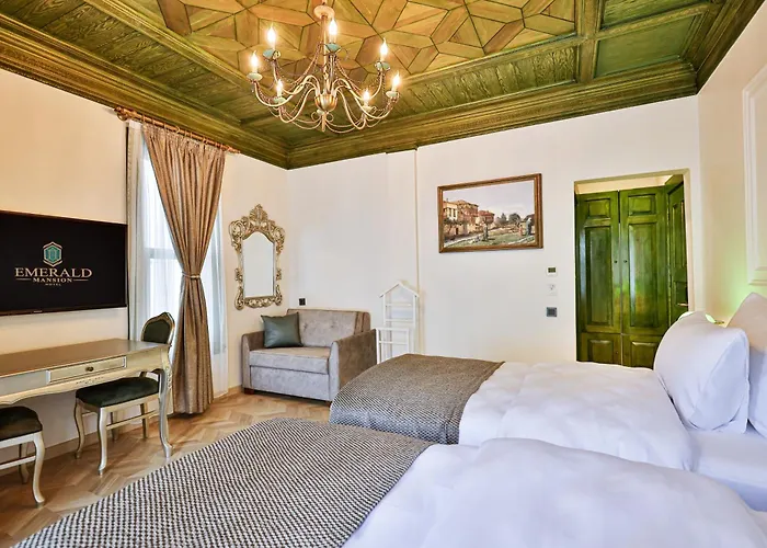 Hotel Emerald Mansion *