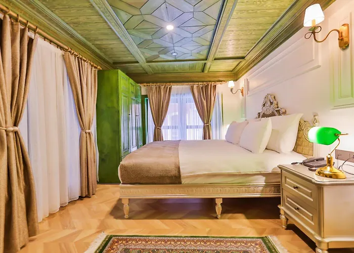 Emerald Mansion Hotel