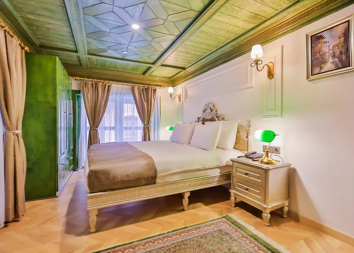 Hotel Emerald Mansion