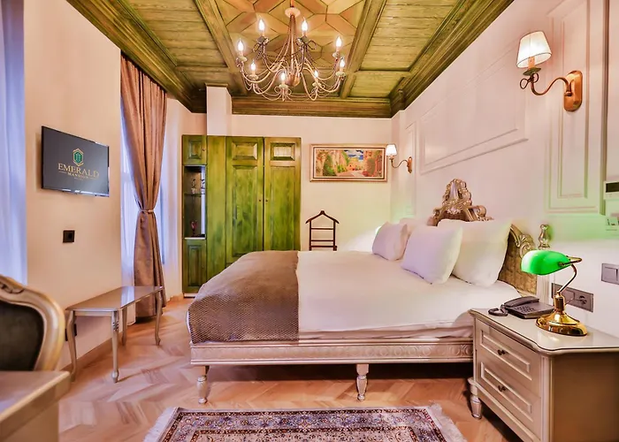 Hotel Emerald Mansion *