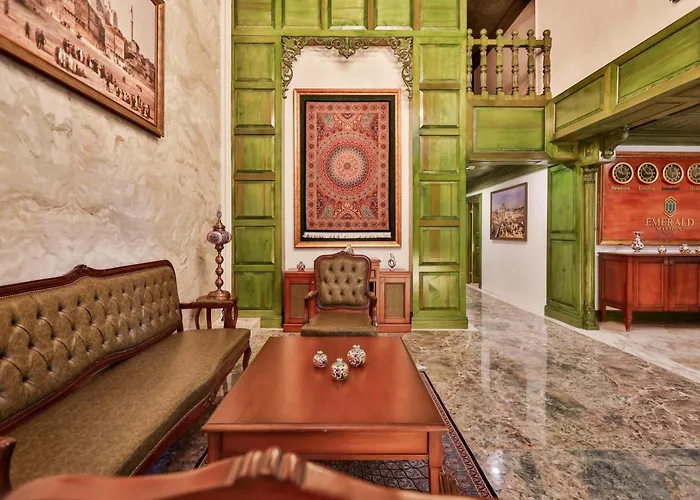 Hotel Emerald Mansion