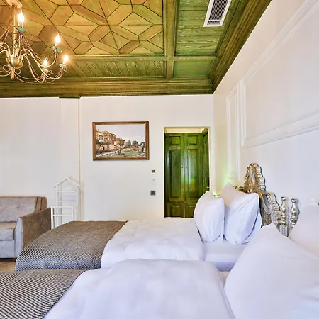 Emerald Mansion Hotel *